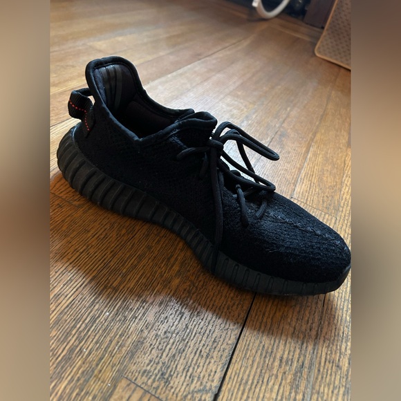 Yeezy Boost 350 BRED
Size 7.5 Men’s
Worn in good condition - Picture 6 of 7